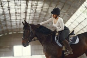 How to Mount a Horse Safely: Step-by-Step Basics